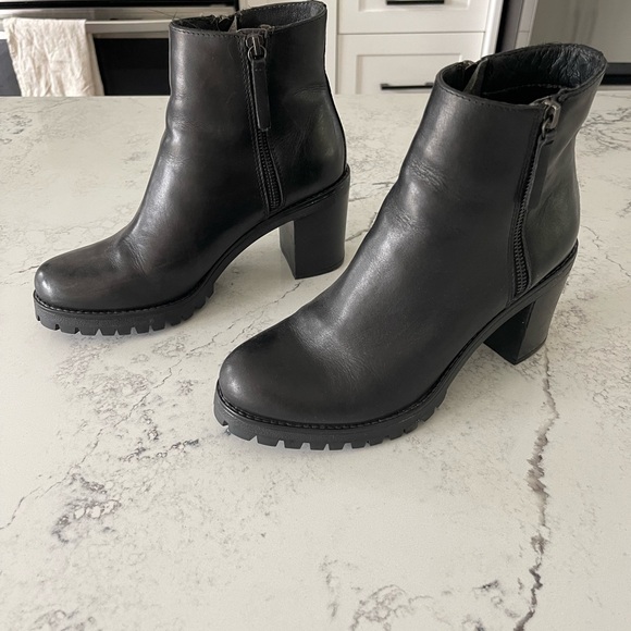 Steve Madden Size 8 Boots - Picture 4 of 8